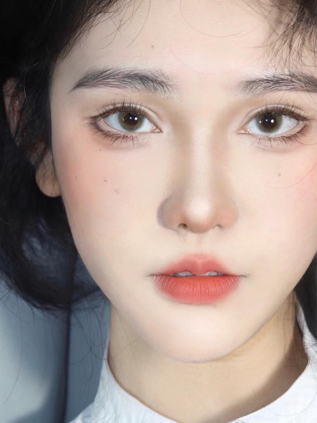 女生出门淡妆三步搞定,新手该如何化淡妆呢女生