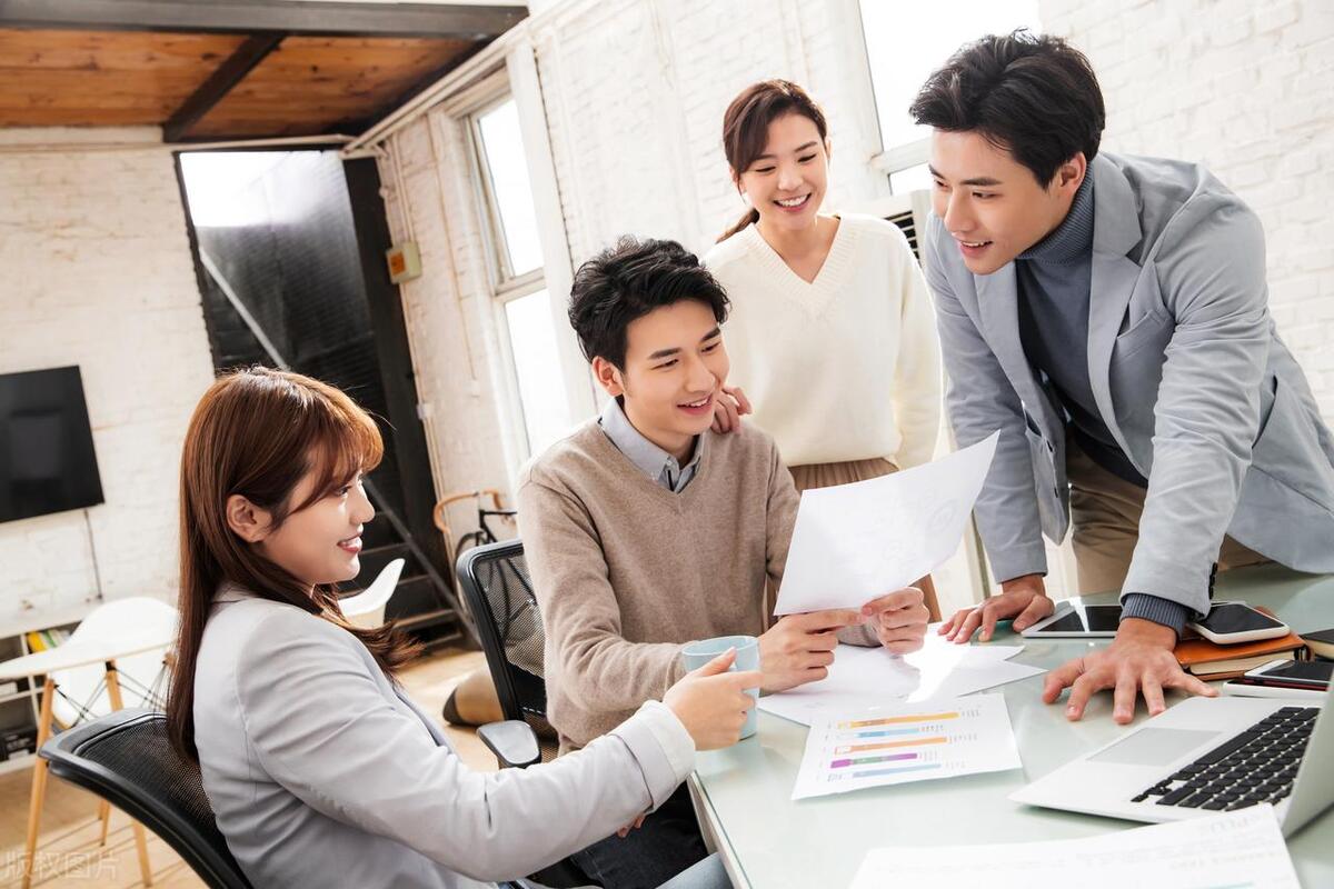 社交让别人觉得很尴尬怎么办,怎么社交才会感觉不尴尬