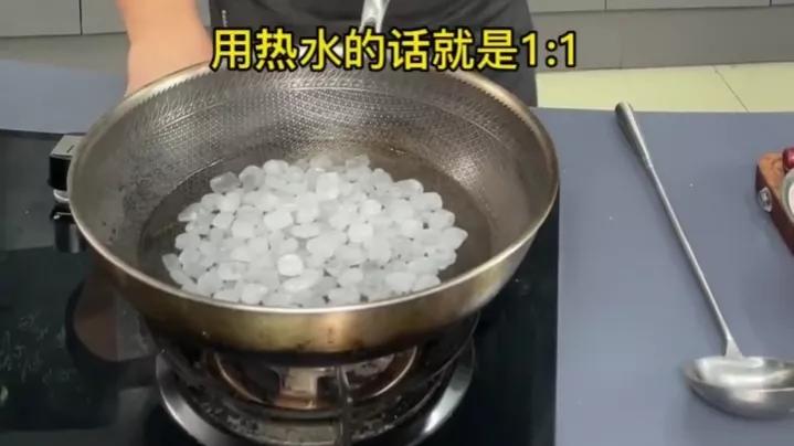 炒糖色为什么油和糖不能融为一体,炒糖色是不是就是焦糖色