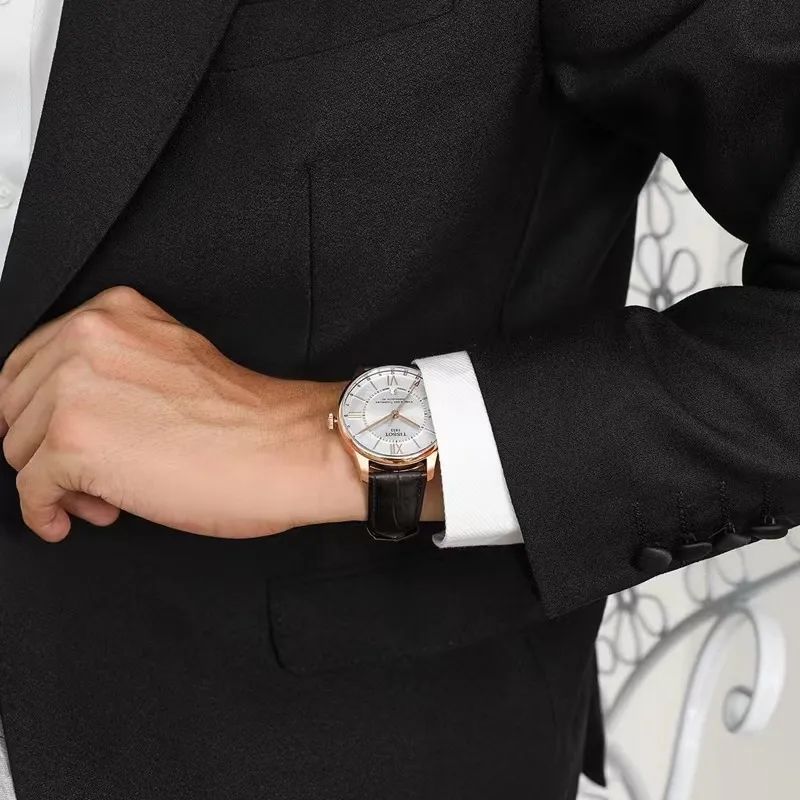 applewatch天梭月相表盘,选天梭还是applewatch