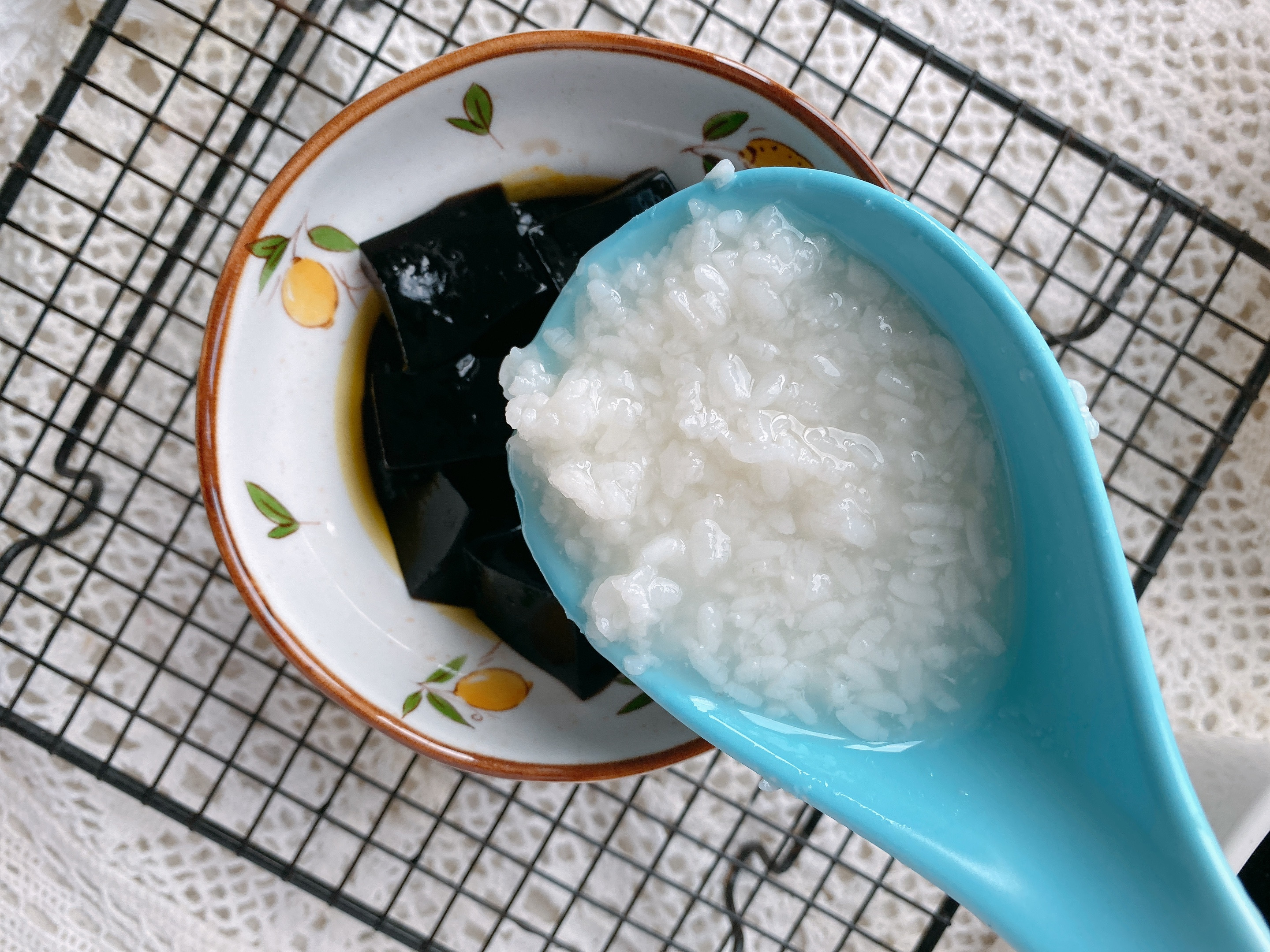 龟苓膏夏季怎么吃好吃,夏日滋补龟苓膏的做法