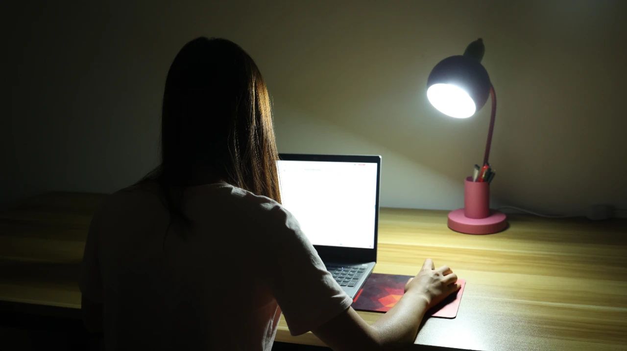 女生长小胡子怎么治疗,女性长小胡子是什么原因