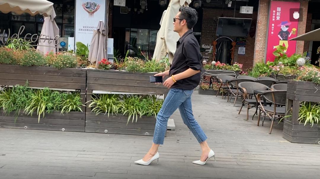 41岁大叔创业失败后穿高跟鞋火了，他做的女鞋被百万女性追捧