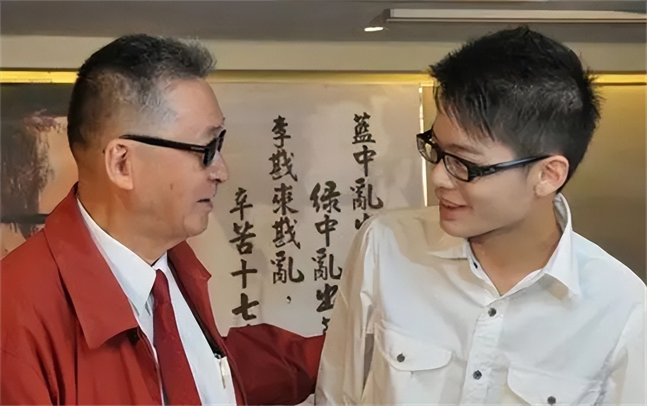 狂傲的李敖为什么说：只有毛主席值得我喊“万岁”，其他人不配