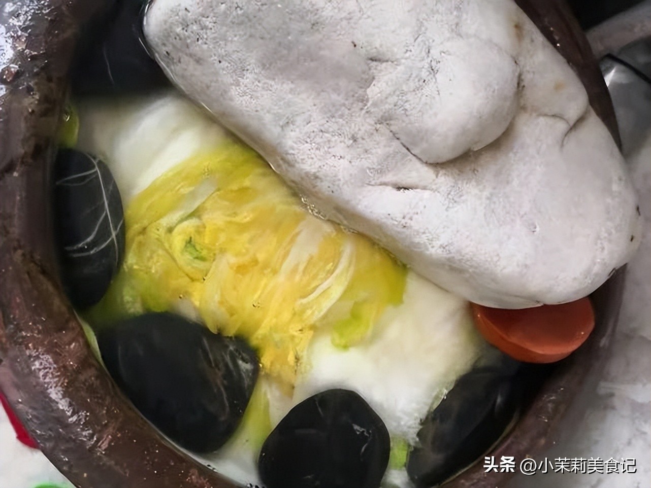 腌酸菜多加这1步酸爽又香脆,腌酸菜怎么腌才能放一年都不坏