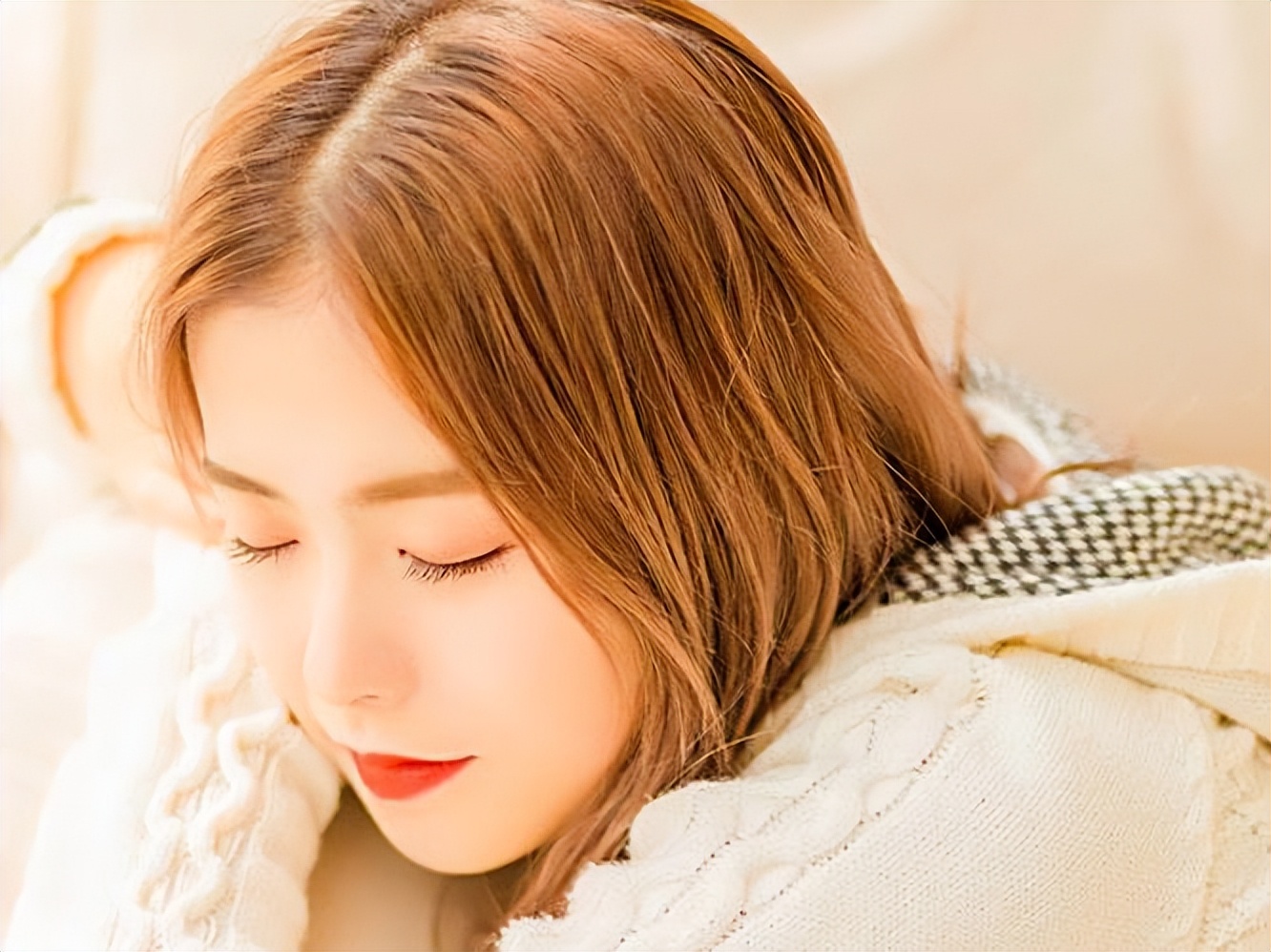 内裤有黄的分泌物是妇科病么,女生裤子有黄色东西正常吗