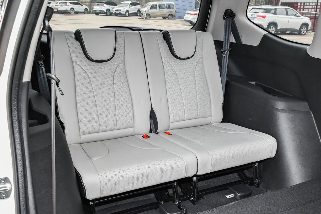 宝骏7305座,2021款宝骏730cvt试驾