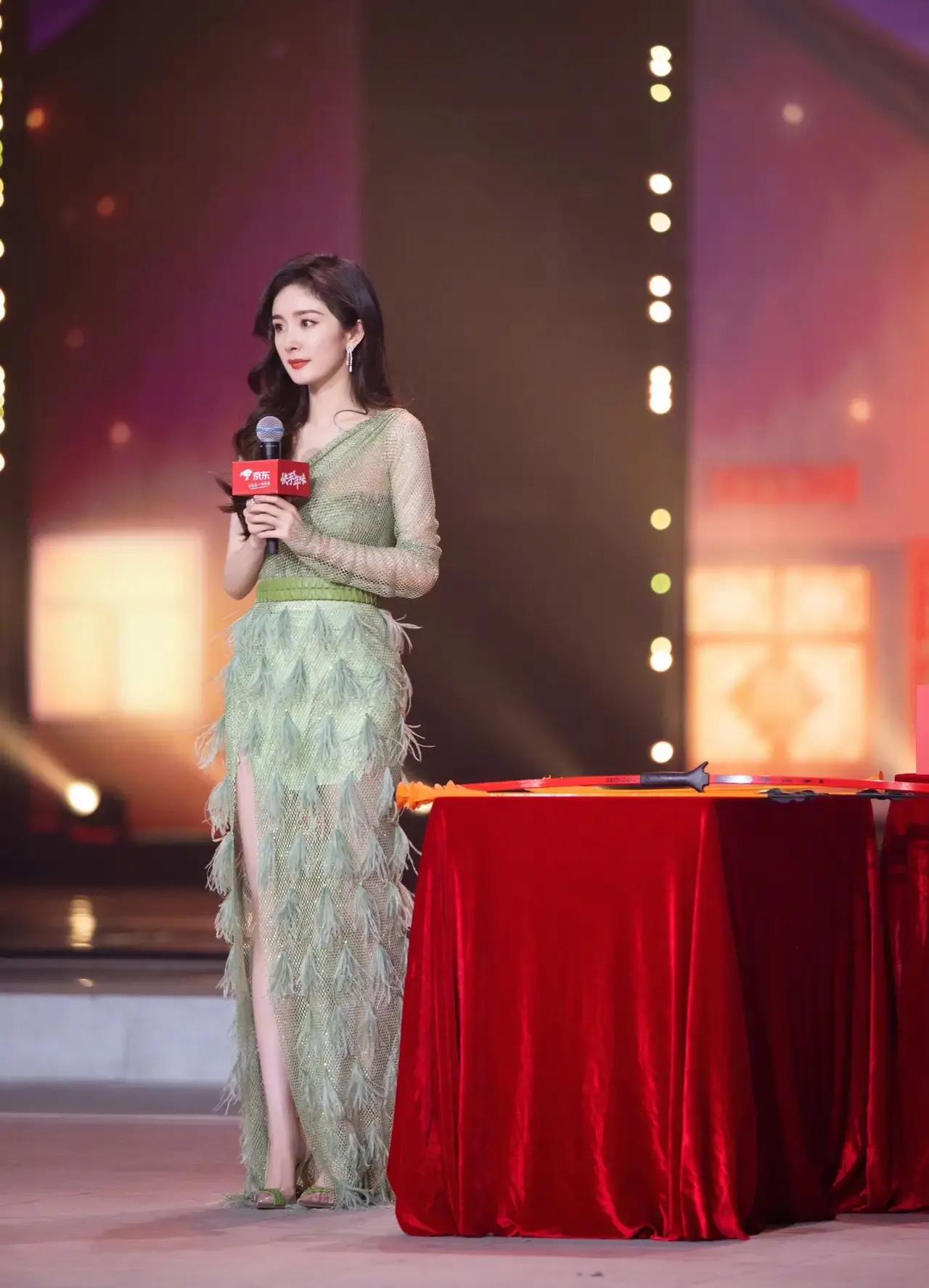 杨幂性感女神内衣秀惊艳照片，离婚后大幂幂放飞自我了！