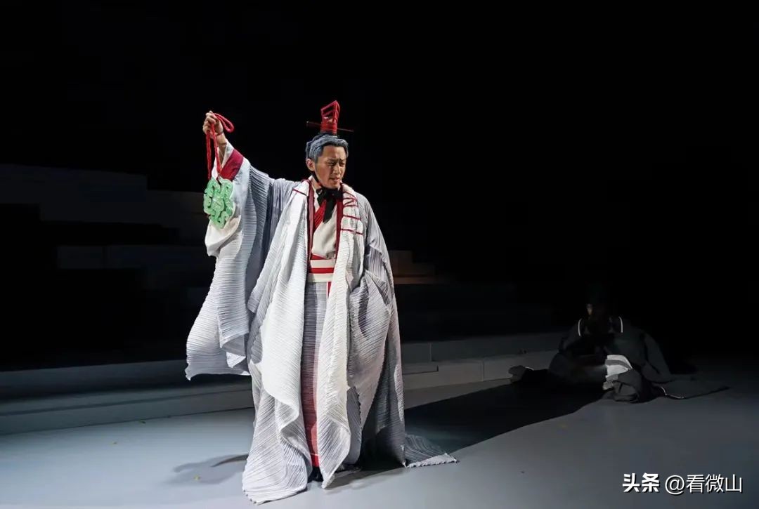 邀请剧目|《孔丘-当我们在谈论孔夫子的时候，我们在谈些什么？》#青年导演创作扶持计划##拉着拉杆箱来看戏#