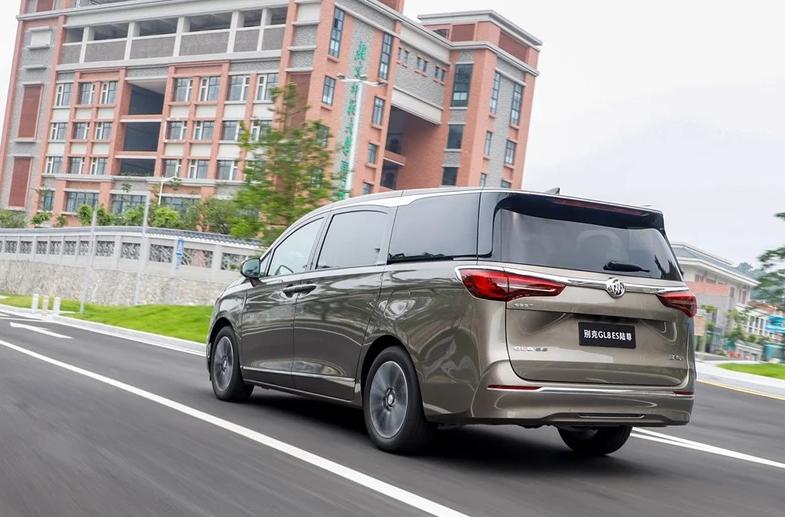 别克gl8和理想哪个更适合家用,岚图梦想家vs别克gl8