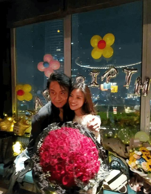 青青河边草中马景涛示爱的镜头,马景涛本尊现场给粉丝说话