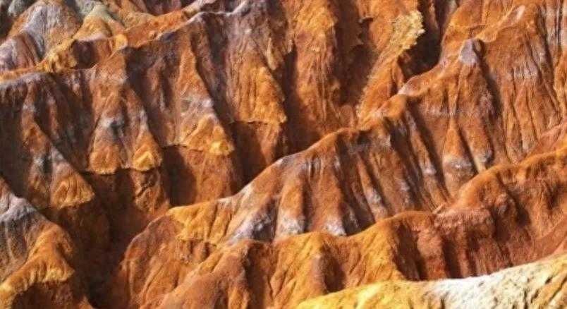 火焰山燃烧,火焰山熄灭的视频