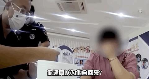 为了拆散这对“情侣”，警员狂飙英语怒怼