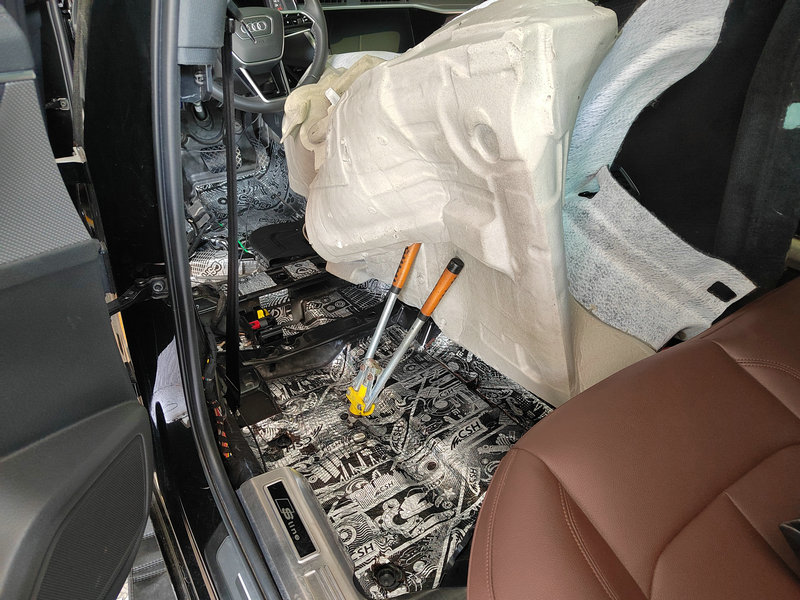 奥迪A6L底盘,四轮隔音升级俄罗斯STP小*弹炸**CSH,怀化汽车隔音