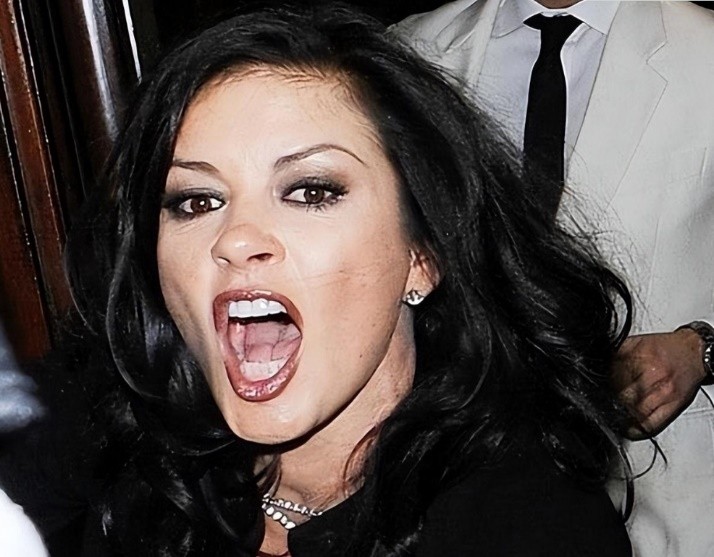 泽塔琼斯：和大25岁老公像同龄人，女儿没她漂亮，儿子遗传高颜值