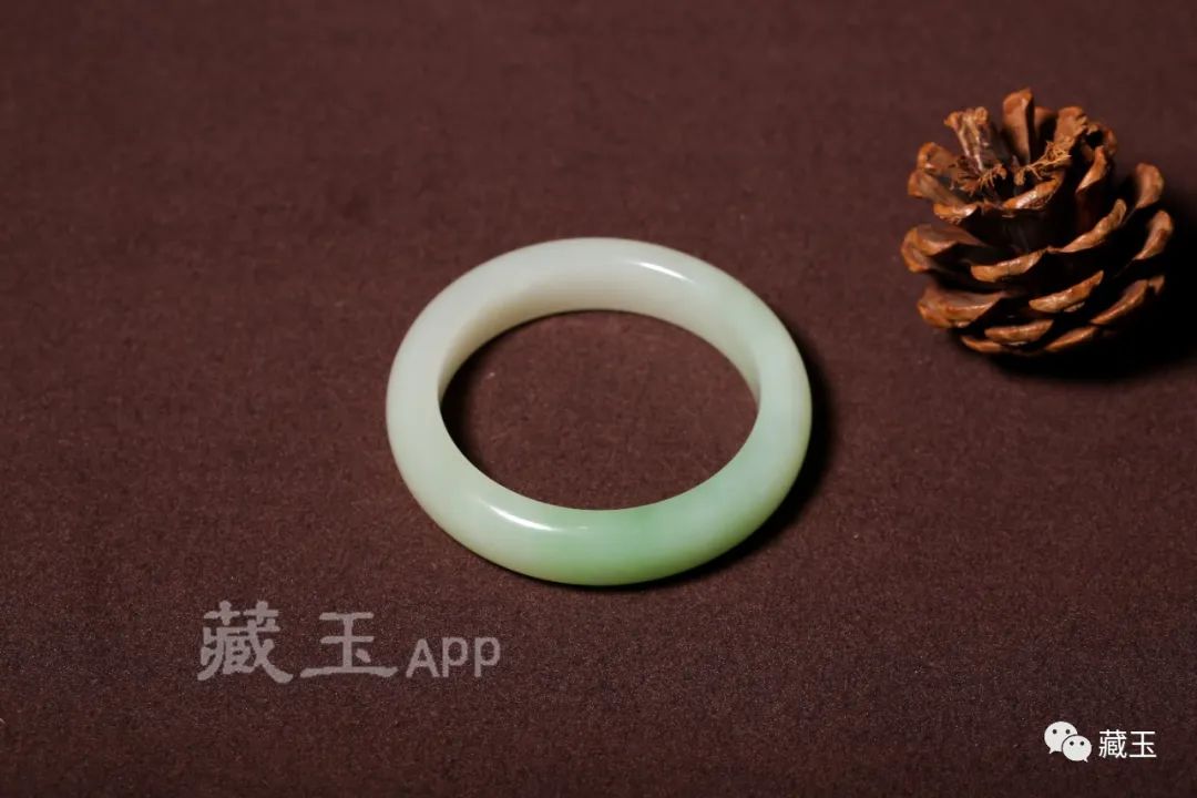 会跑色的玉石,什么样的翠青料是好玉料