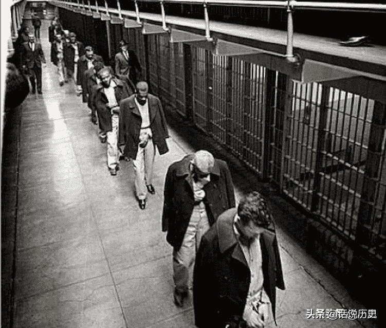 日本侵华施暴照：图6日军随军记者镜头里面的苏州姑娘,2