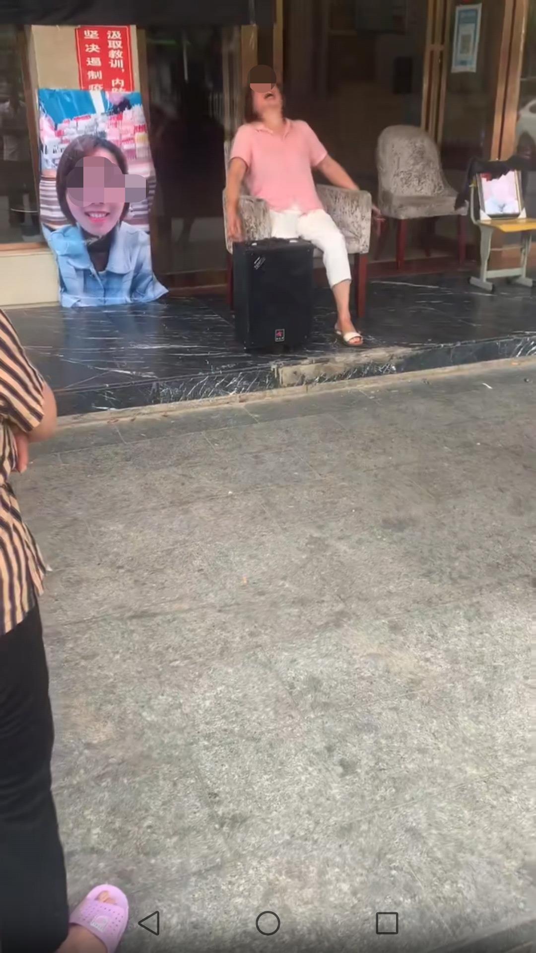 女子被“心理老师”约至酒店失联，家属称几经周折酒店才让查看监控，发现时人已在房间遇害，嫌疑人已落网