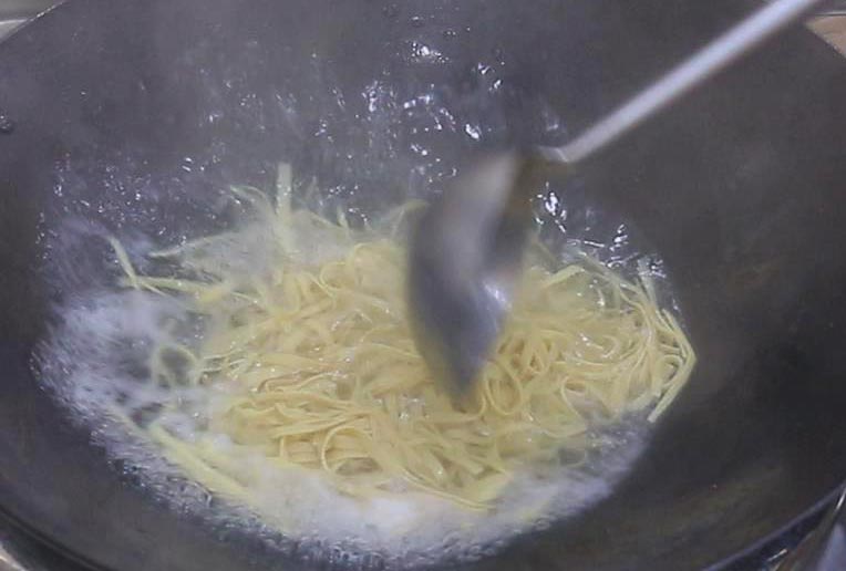 儿童缺乏锌主要要吃哪些食物,儿童锌过高症状吃什么食物补得快