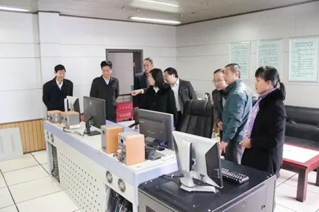 90后女出纳贪污720万案件初步调查,女会计贪污50万被判死刑