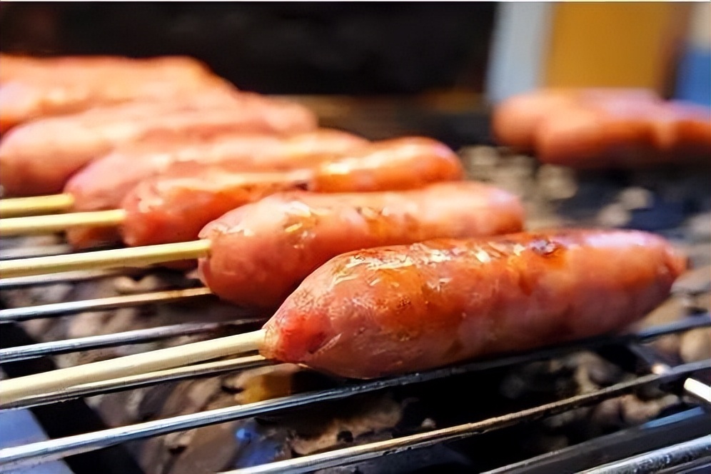 小贩持刀捅城管第一案辩护词,城管被小贩捅死第一案律师辩词