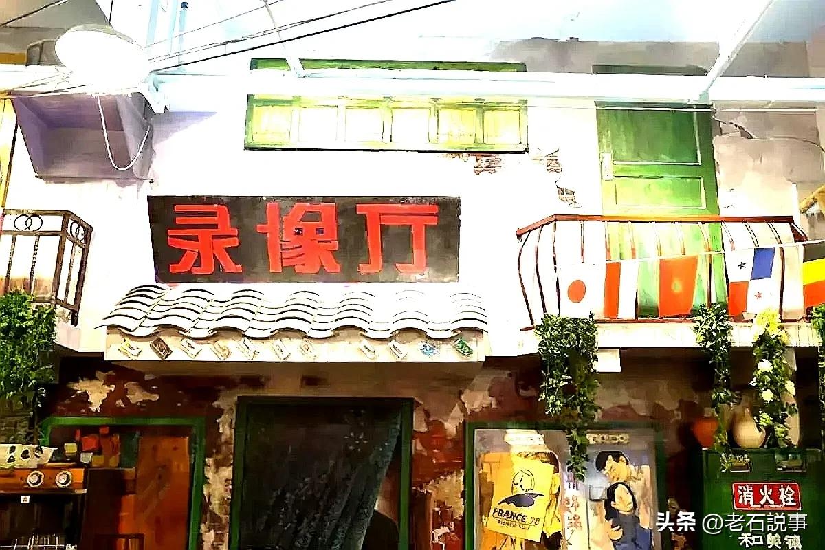 八九十年代专播港台片的录像厅，是那一代人不可磨灭的青春记忆