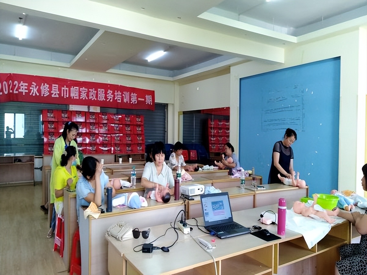 南昌月嫂工资有八千吗,南昌天鹅到家月嫂收费