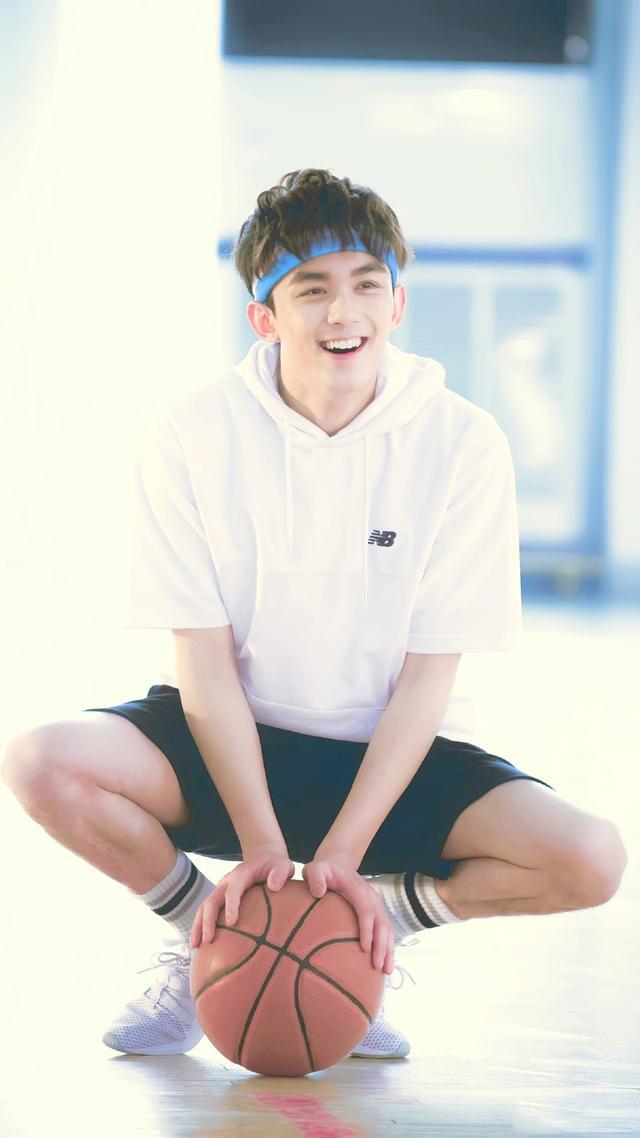 吴磊为谭松韵化解尴尬,吴磊为谭松韵说话