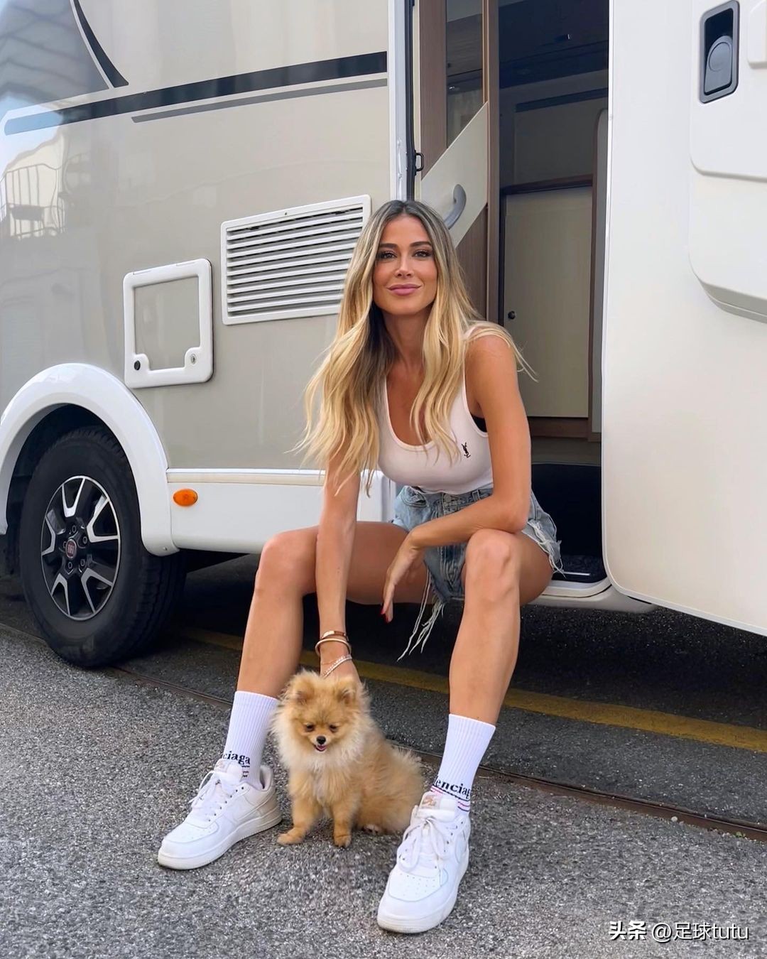 小学生才做选择下一句,小孩才做选择成年人全都要