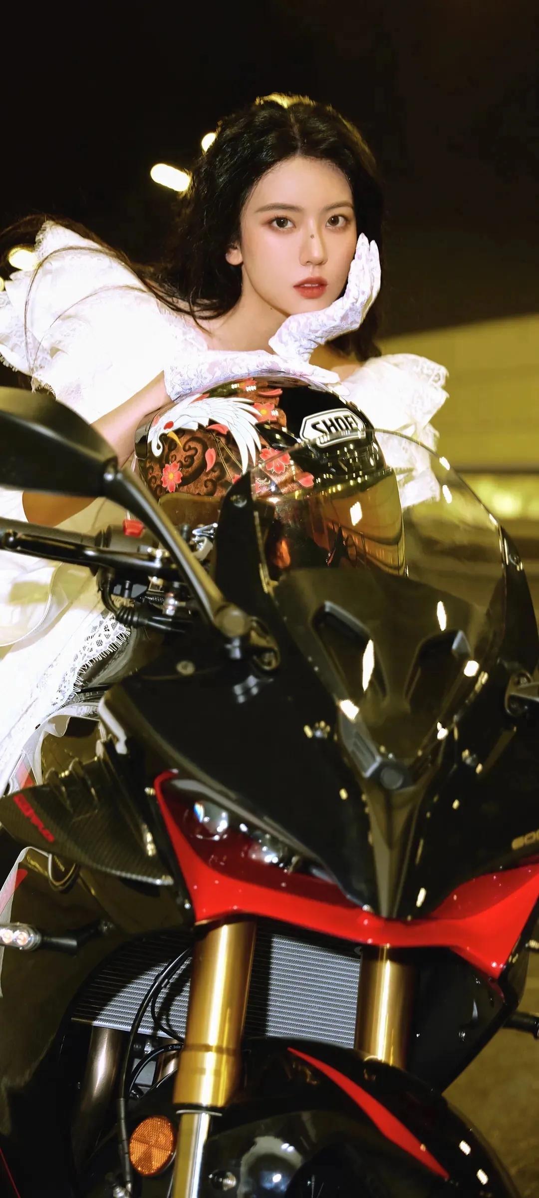 美女锁屏壁纸和桌面壁纸一套,抖音壁纸最近很火的美女壁纸原图