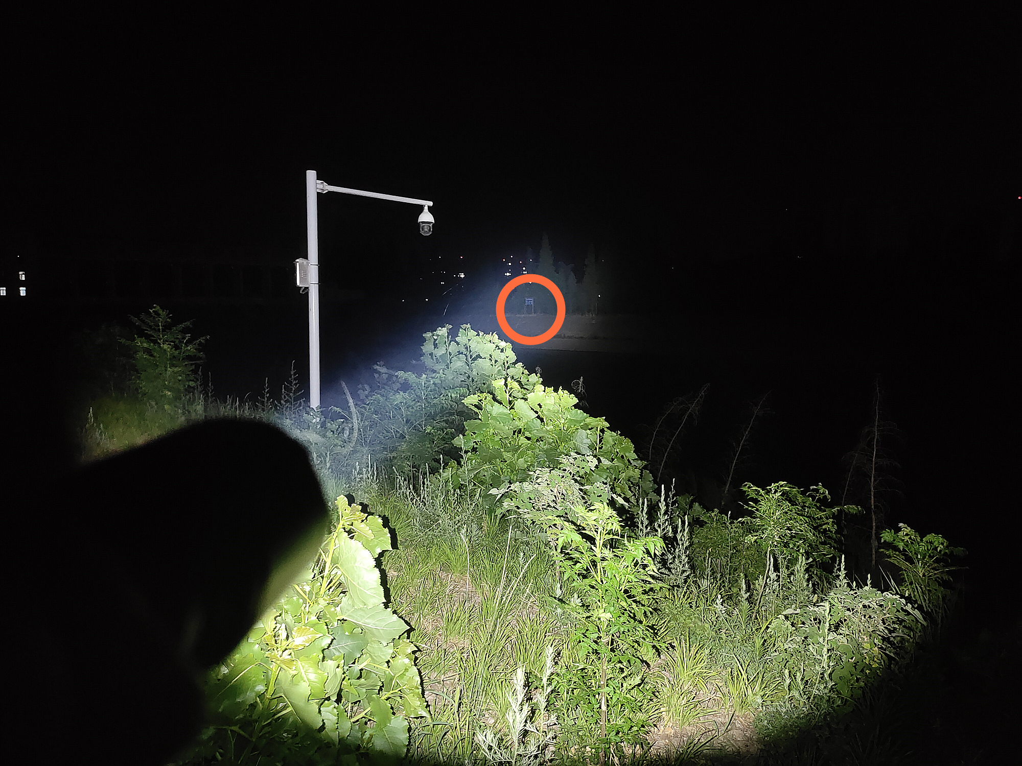 菲尼克斯tk75-2018手电评测,fenix菲尼克斯tk16v2.0战术手电筒