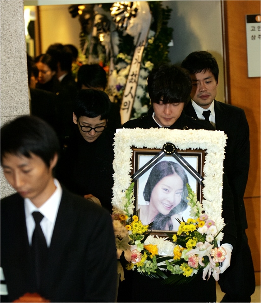 女性沦为玩物，极端“女权”*教邪**化，韩国该何去何从？