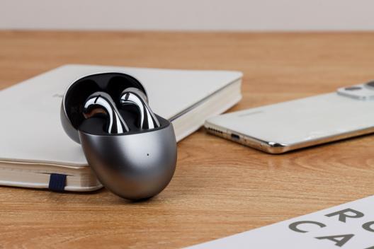 华为FreeBuds5体验评测：“水滴”造型不负澎湃好音质！