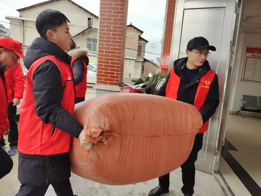 节前送温暖共迎幸福年,节前送温暖