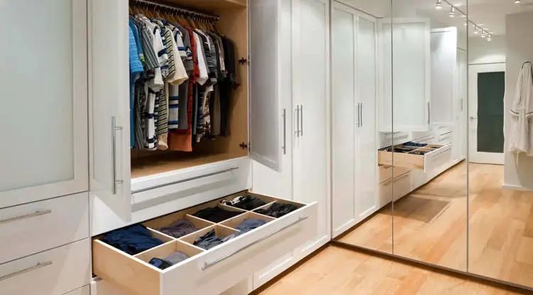 家里镜子摆放最佳位置,家里衣服镜子怎么摆放