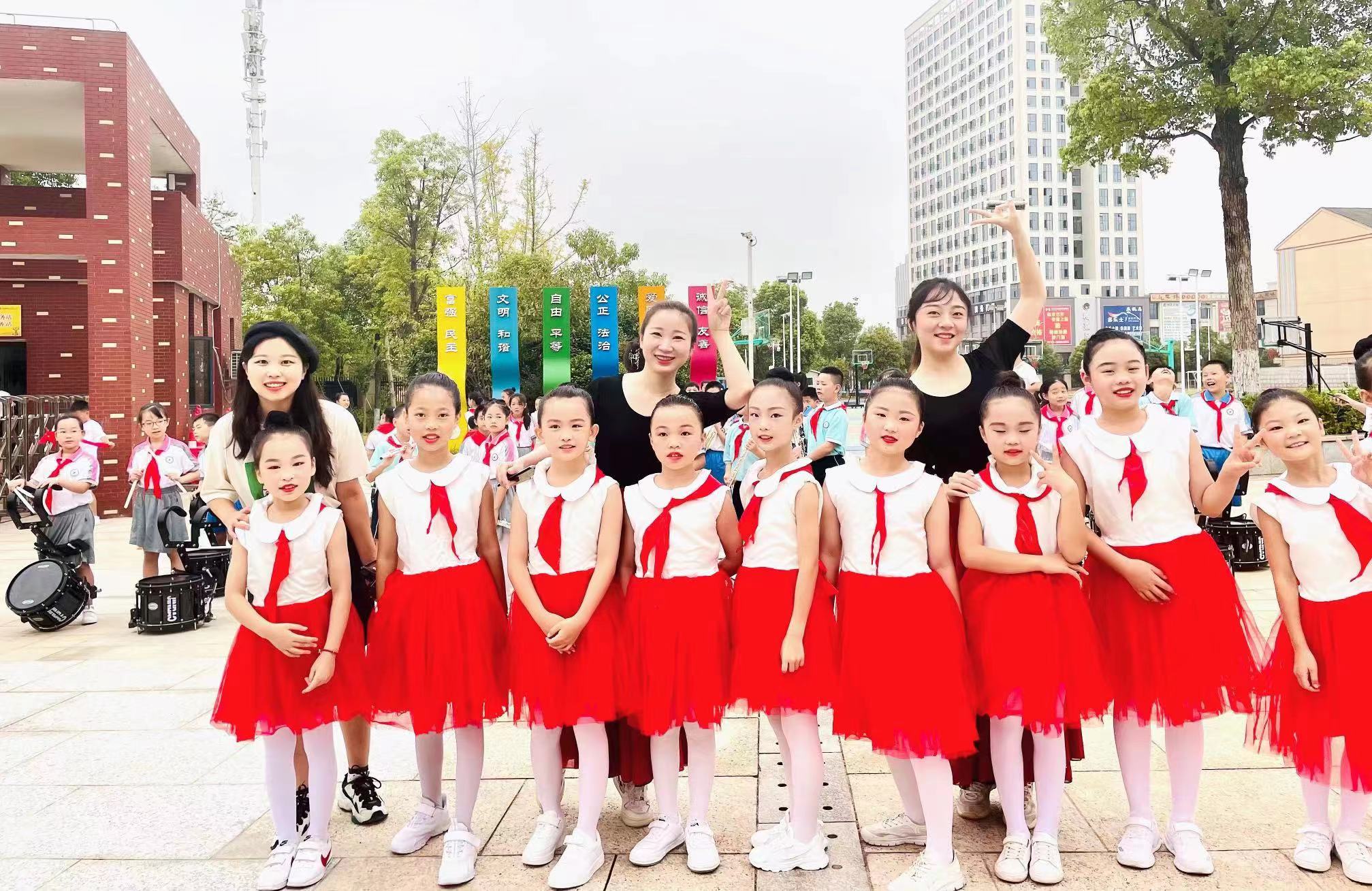 开学典礼以奋斗的姿态继续出发,加油开学季筑梦新未来