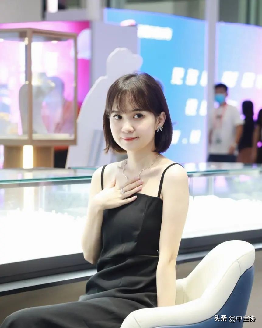 爱丽丝珠宝马蹄莲系列,爱丽丝珠宝现场