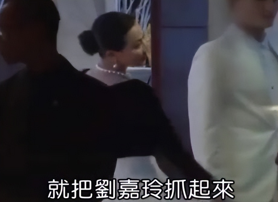 摸腿、陪酒、绝育、自杀，娱乐圈的*规则潜**，“毁”了多少女孩？