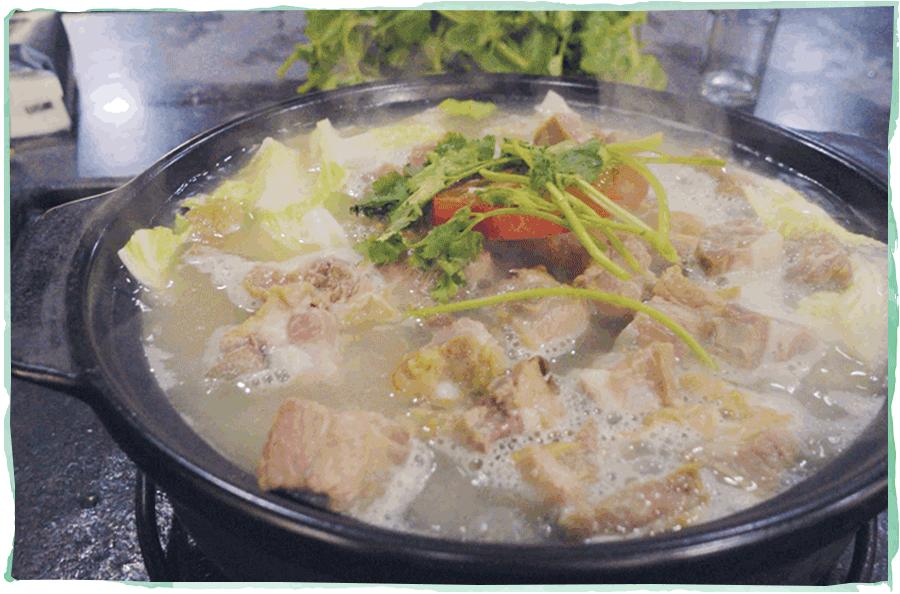 史上最苦亲子游，最惨时三人分一碗泡面！我为什么还要带年糕来？