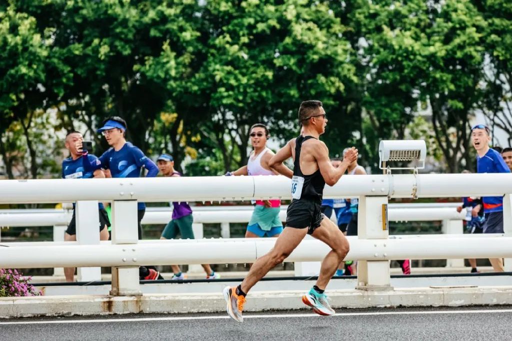 尹顺金巅峰照片,尹顺金的跑姿