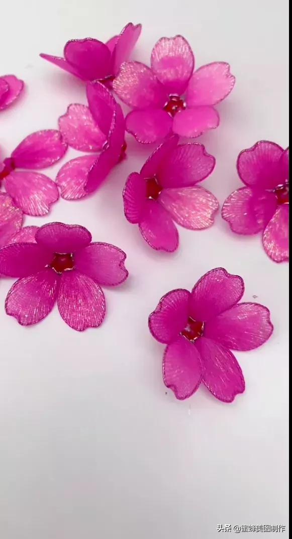 高手在民间根雕做得栩栩如生,看起来很牛逼的手工制作