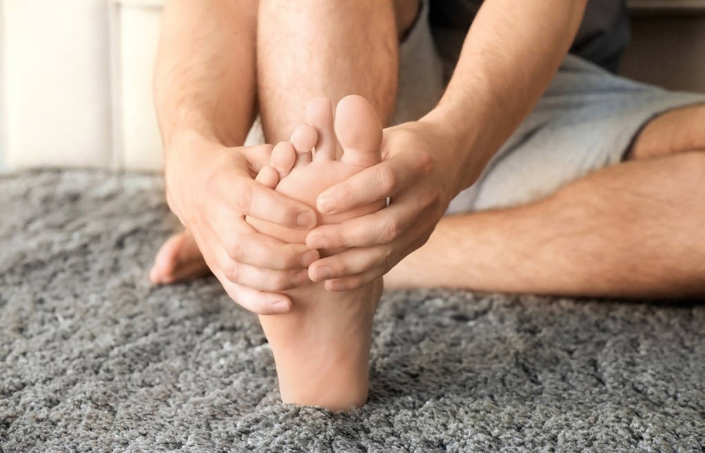 不同位置的脚疼,脚疼痛部位与疾病的关系图