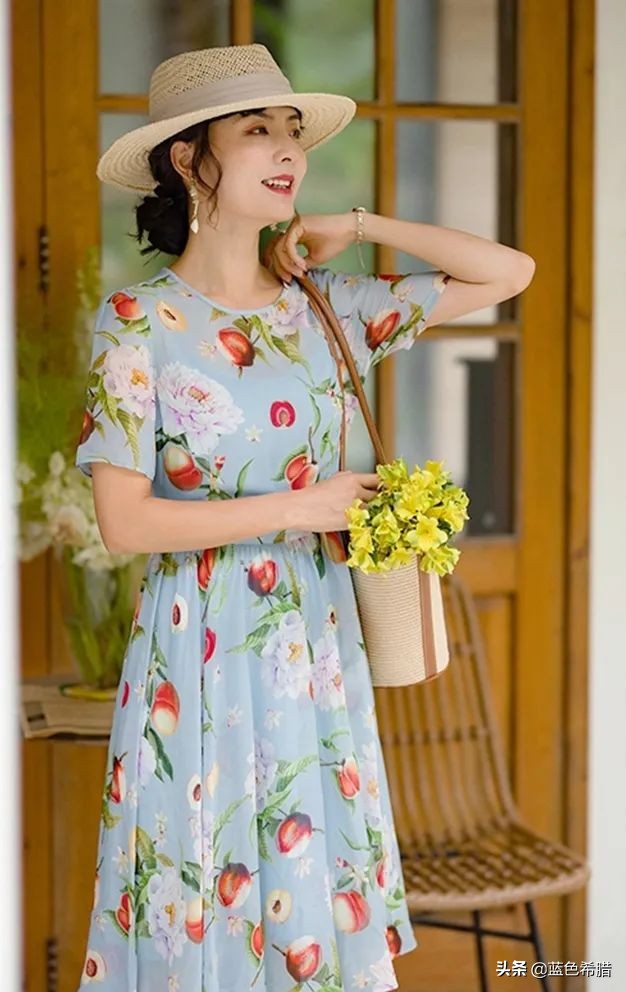 中年妇女冬季拍照摆姿势的技巧,拍照怎样摆好看的中年妇女pose