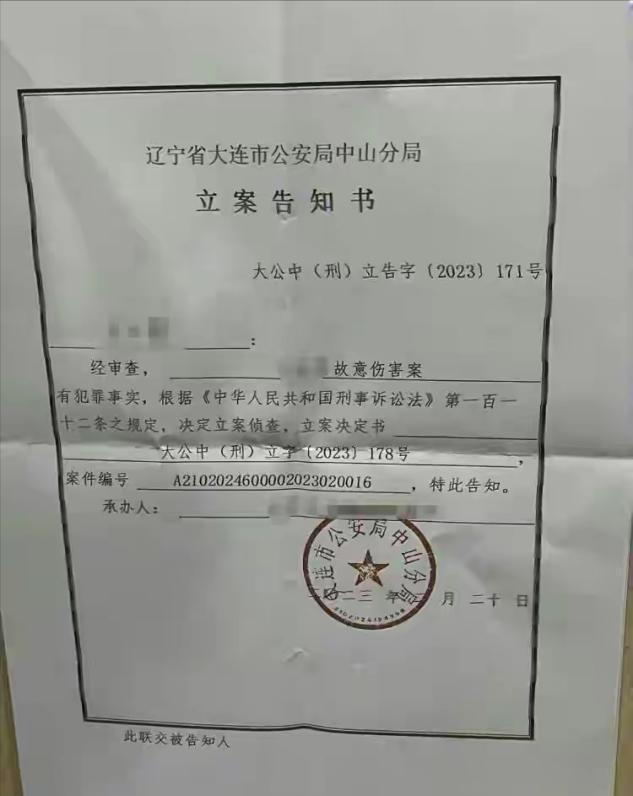 老兵被养老院护工打爆眼球,73岁老人被养老院护工打爆眼球