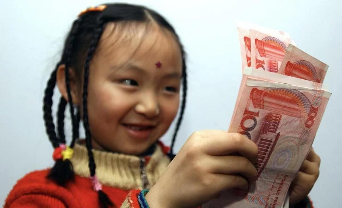 别人给五百红包她家三个娃怎么给,给亲戚小孩1000红包对方回500