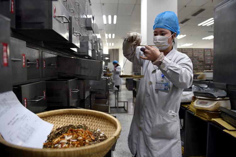 新龙甘消炎膏对痔术后疼痛及水肿的相关效性随机对照临床试验