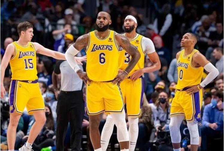 都是带“人”的球队，差距有点大，湖人很尴尬