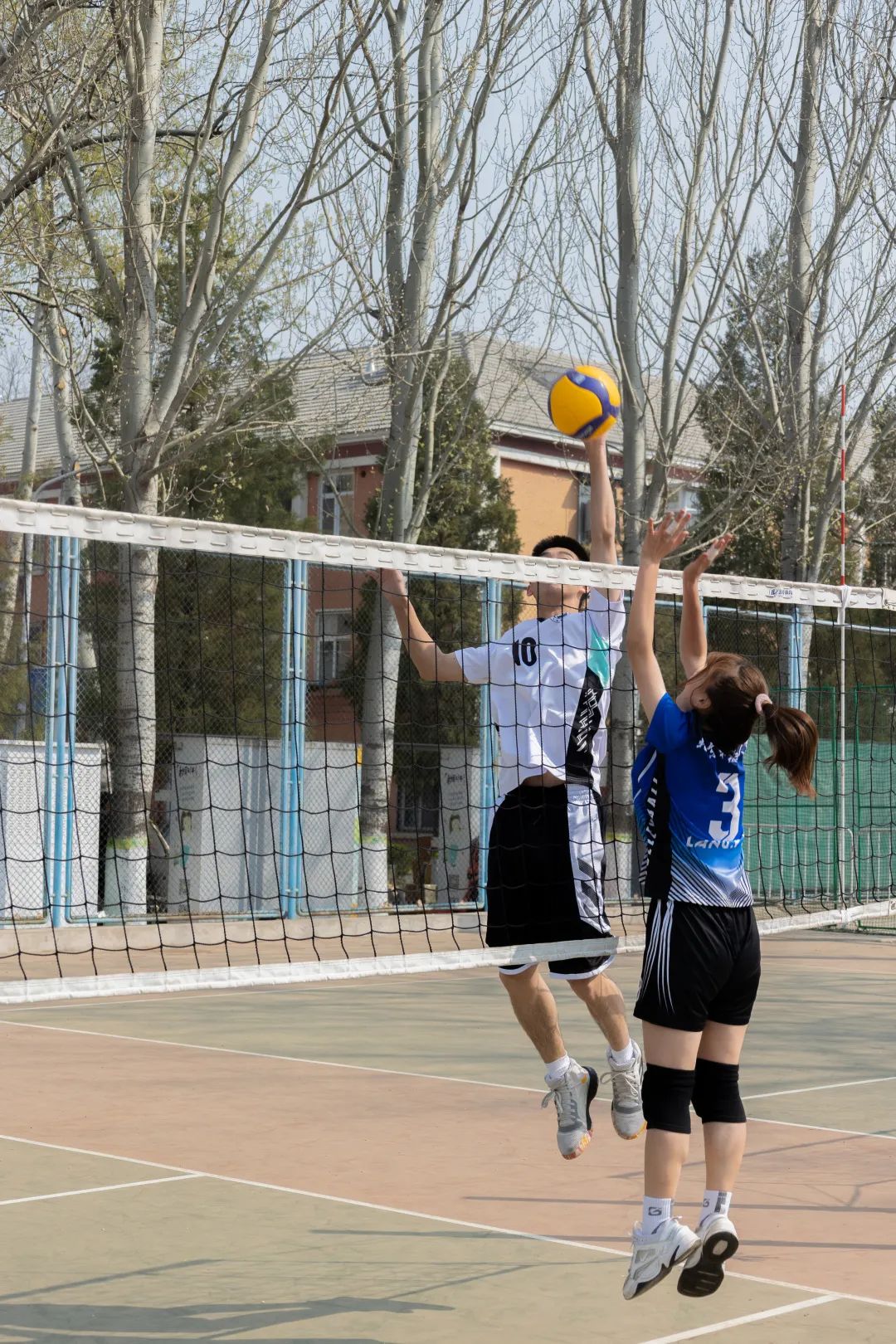 足球场改造扩建,最新足球场开放