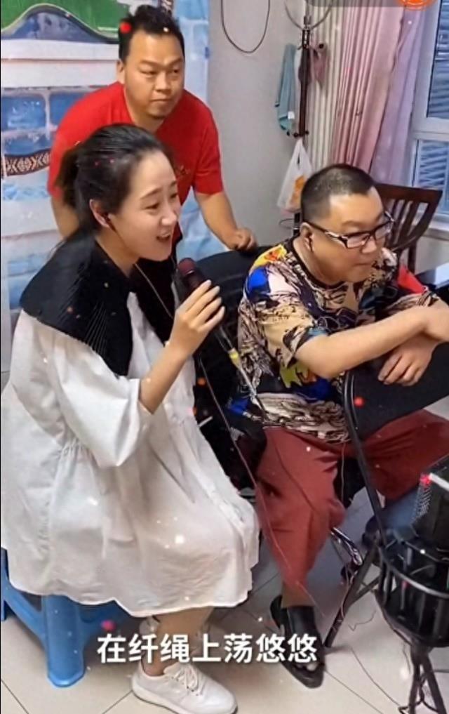 “纤夫哥”的跌宕人生：从春晚到牢狱，再到娶小娇妻