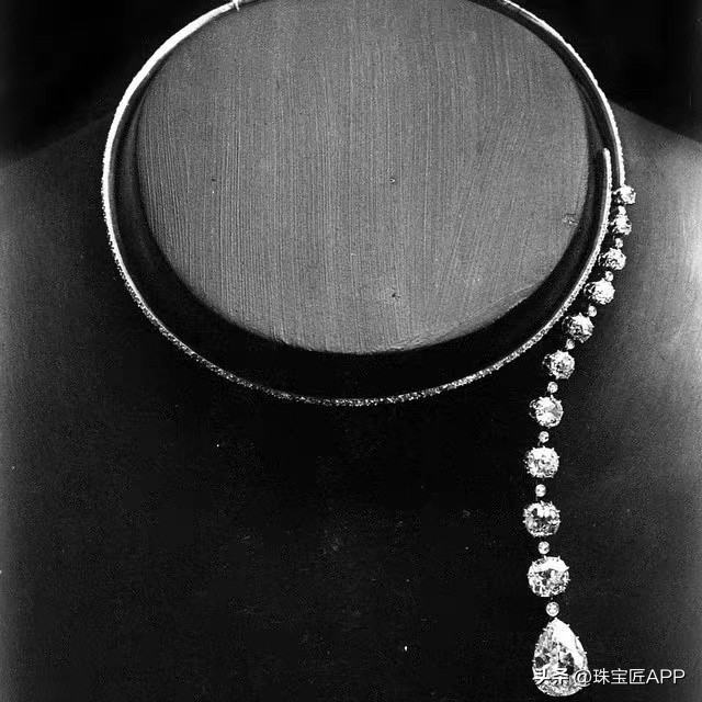 宝诗龙问号项链周冬雨,宝诗龙孔雀问号项链